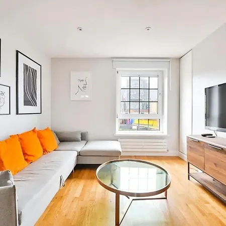 Spacious 2 Bed, Canary Wharf, O2 Arena, Wifi